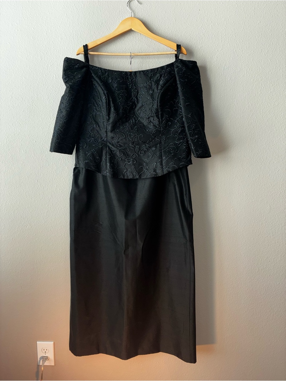 Modern Trousseau Black off shoulder 2 piece maxi dress Size 16